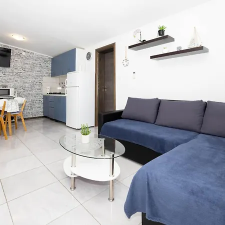 One-bedroom In Suhi Potok-jesenice Jesenice (Split-Dalmatia)
