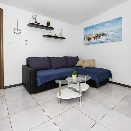 One-bedroom In Suhi Potok-jesenice Ferienhaus Jesenice (Split-Dalmatia)