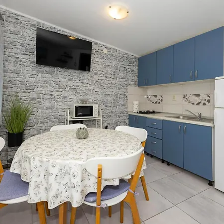 Ferienhaus One-bedroom In Suhi Potok-jesenice Jesenice (Split-Dalmatia)