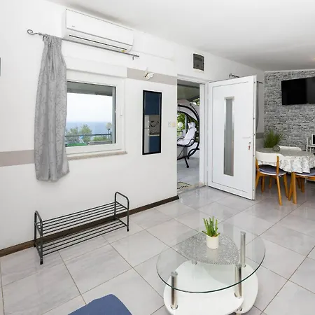 One-bedroom In Suhi Potok-jesenice Ferienhaus Jesenice (Split-Dalmatia)