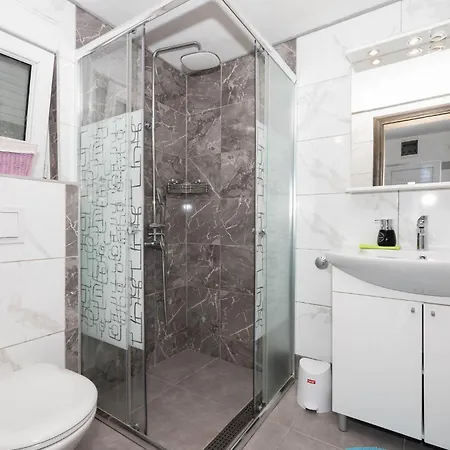 One-bedroom In Suhi Potok-jesenice Ferienhaus Jesenice (Split-Dalmatia)